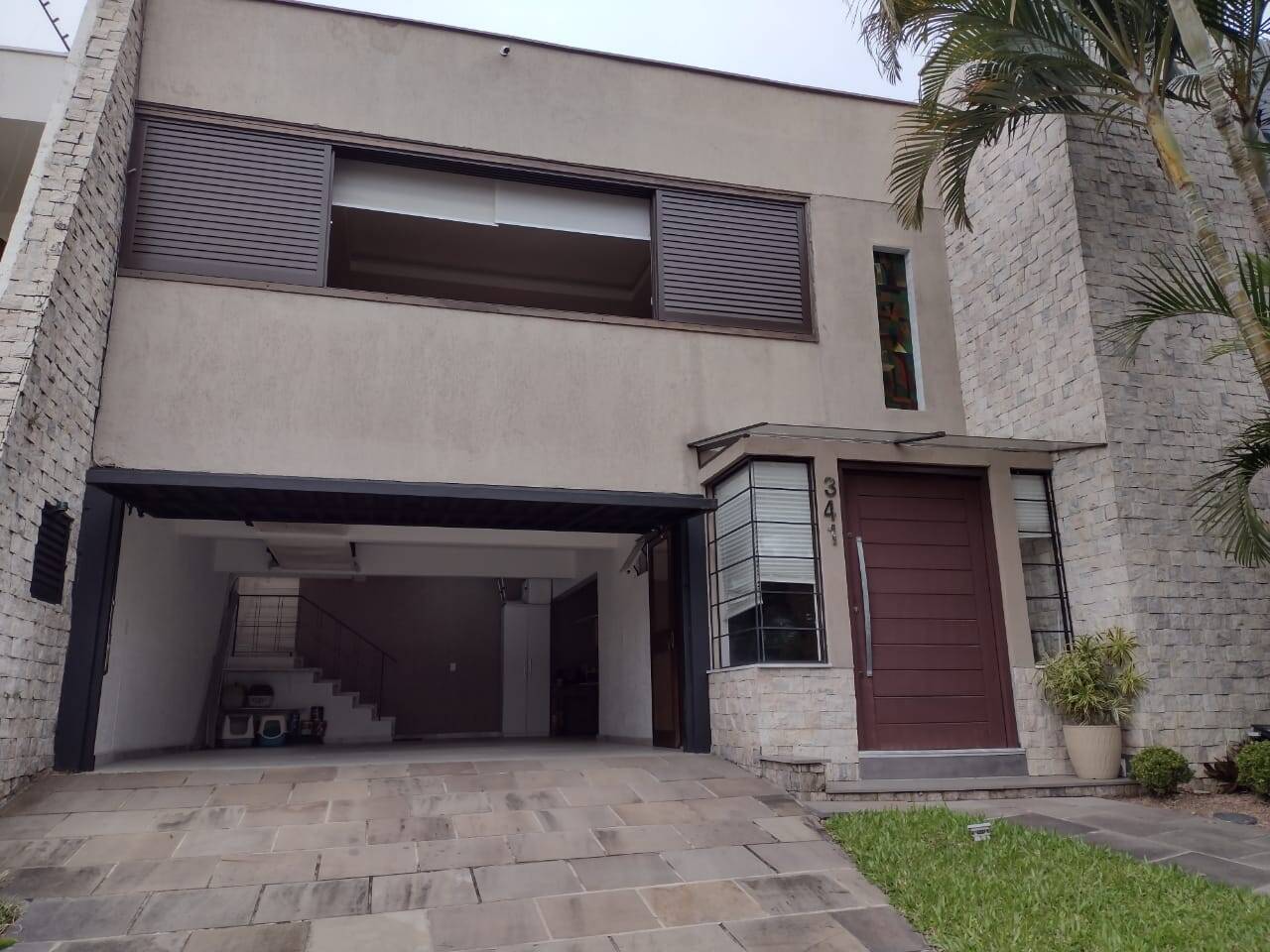 Casa à venda com 4 quartos, 286m² - Foto 1